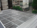 台北市鐵皮屋施工案例-一不鏽鋼一半透明板兼具採光效果
